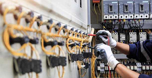 Professional Electrician technician working in Huber Ridge, OH